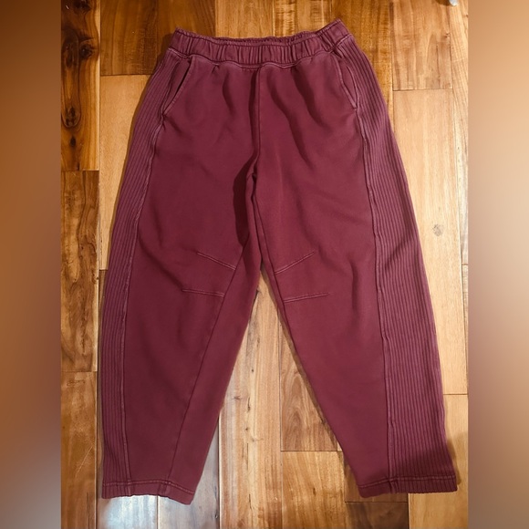 Aerie Oh Snap! Barrel Sweatpant - Picture 4 of 6
